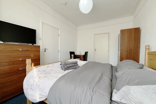 Studio 1, 26, Spring Grove Road, Hounslow photo 3
