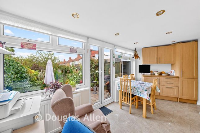 7, Strafford Avenue, Ilford photo 4