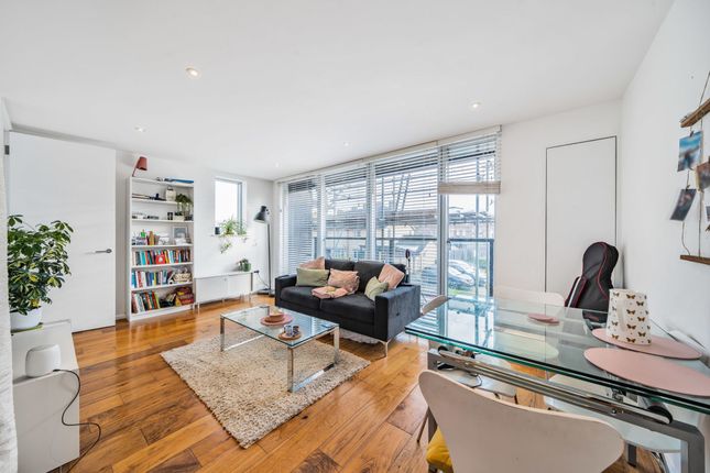 Maisonette for sale in Long Walk, London