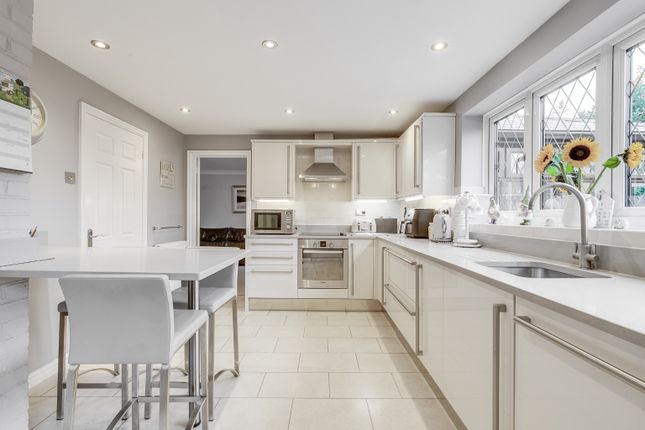 10 Mendlesham, Panshanger, Welwyn Garden City photo 2