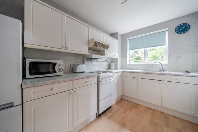 48 Summerlands Lodge,, Farnborough Common, Orpington photo 4