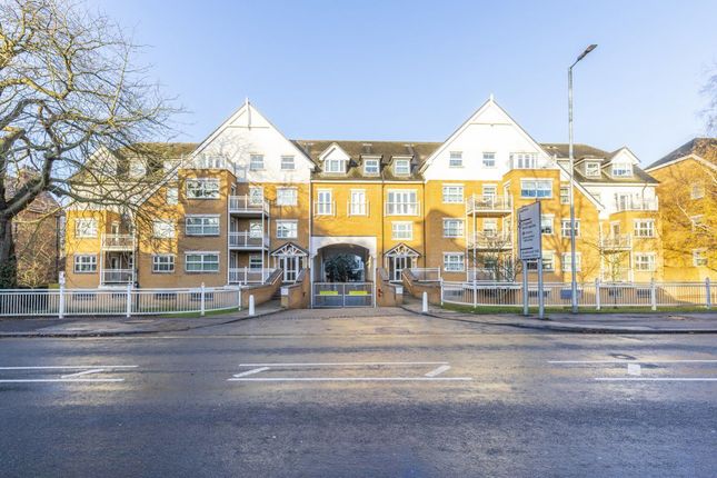 Thumbnail Flat to rent in High Road, Buckhurst Hill