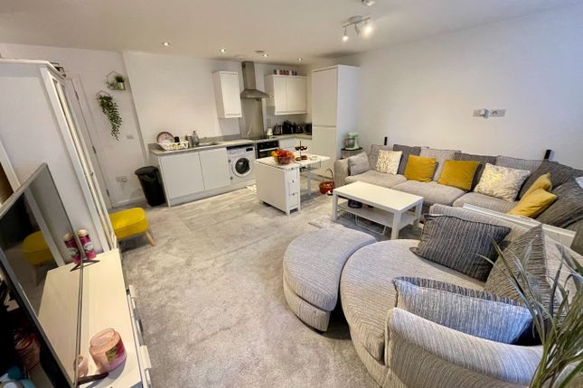 Flat 52, The Elms, Luton photo 3