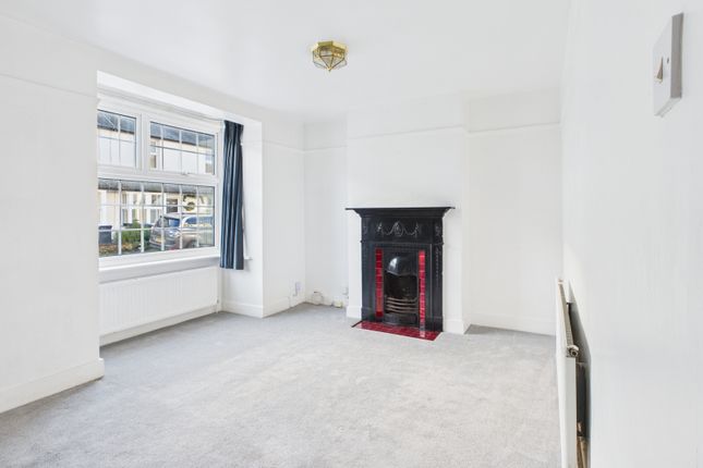 24, Pinewood Close, Buckinghamshire photo 4