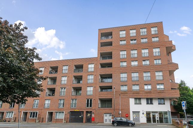 Thumbnail Flat for sale in Leyland Court, Angel Way, Romford