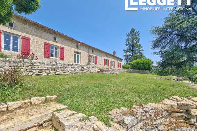 Villa for sale in Nanteuil-En-Vallée, Charente, Nouvelle-Aquitaine