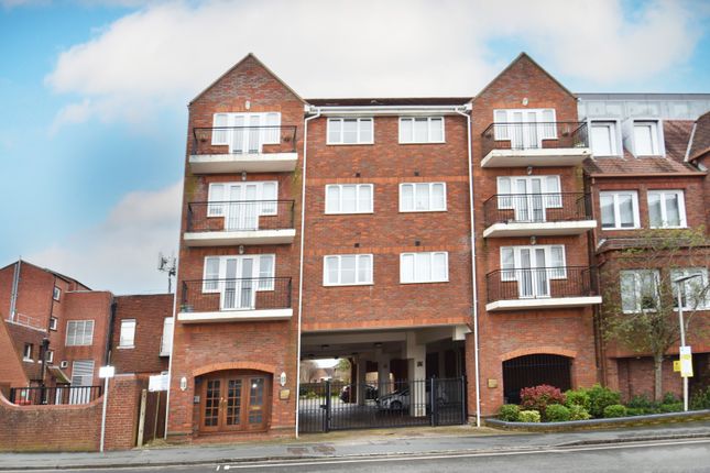 Thumbnail Flat for sale in Station Road, Gerrards Cross, Buckinghamshire