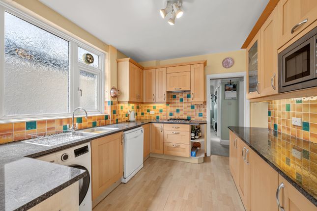 19, Keswick Avenue, London photo 4