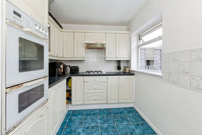 16, Trent Road, Slough photo 4