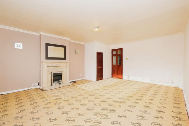 End terrace house for sale in Willow Garth Avenue, Leeds