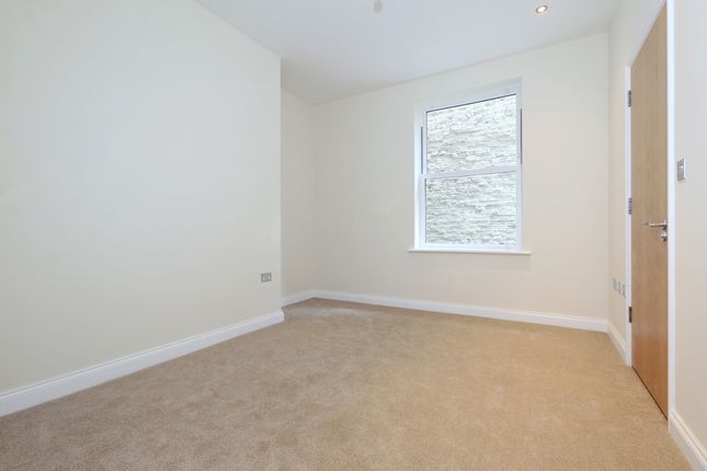 Flat 2, London photo 4
