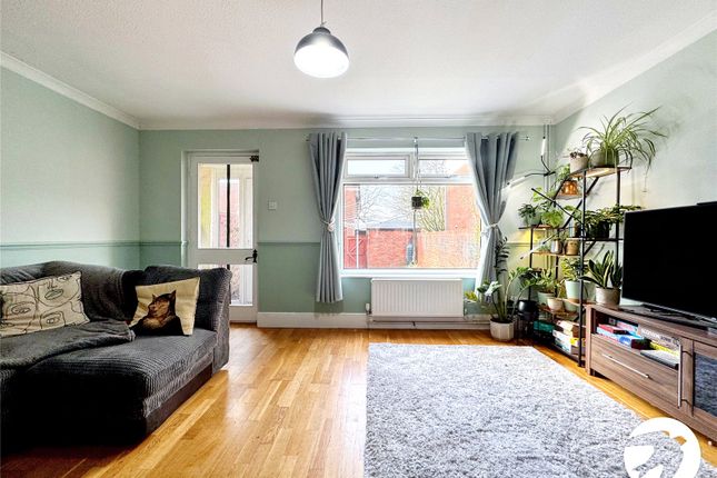 26, Plumpton Walk, Kent photo 2