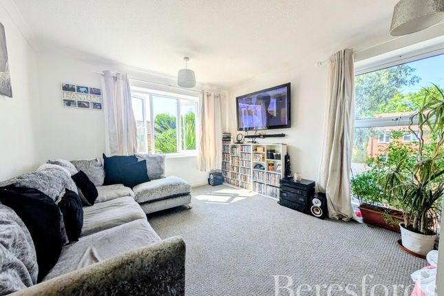 17, Viceroy Close, Essex photo 2