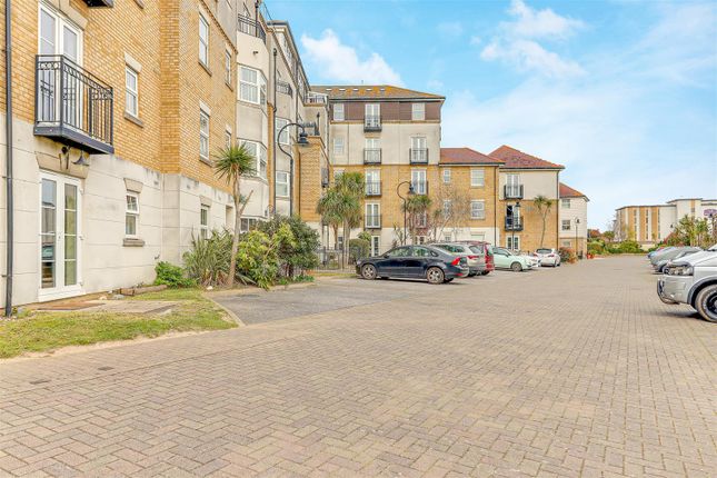 Flat for sale in Forge Way, Southend-On-Sea