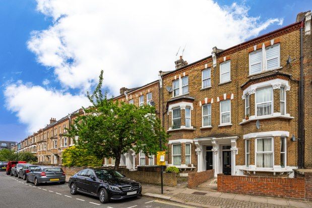 Flat to rent in Fermoy Road, London