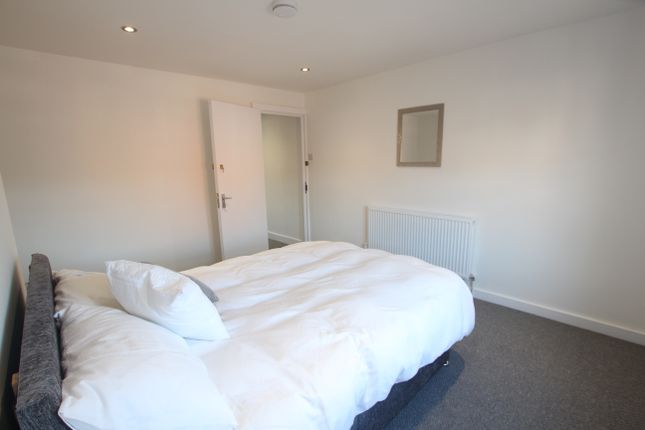 Room 2, 4, Commercial Road, Grantham photo 2