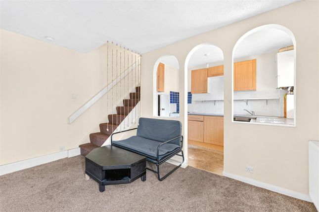 21,, Fiennes Close, Dagenham photo 4