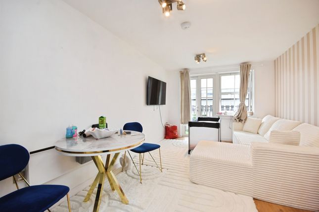 Flat 80, Nayland Court, Market Place, Romford photo 4