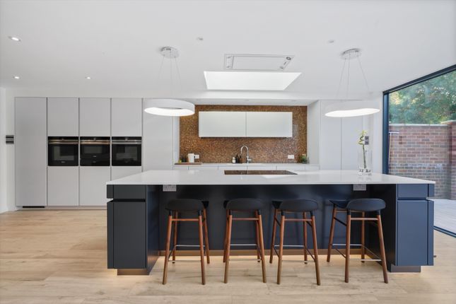20, Fortescue Road, Weybridge photo 4