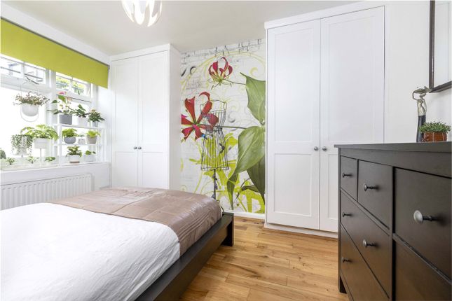 Flat for sale in Swanscombe Road, London