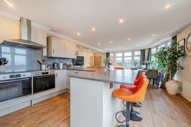 Flat 38, Rockwell Court, The Gateway, Watford photo 4
