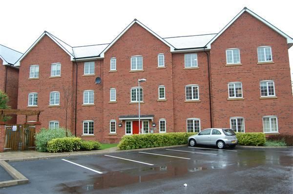 Thumbnail Flat to rent in Douglas Chase, Radcliffe, Manchester