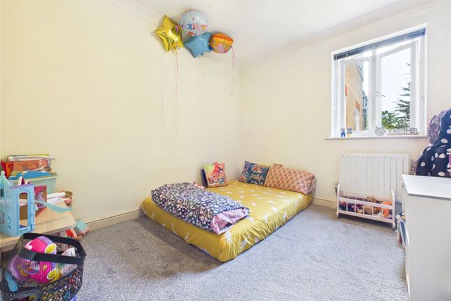 Flat 11,, Rectory Court, West Drayton photo 5