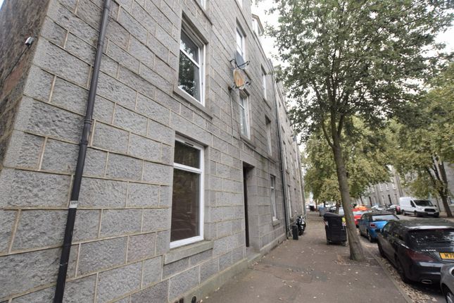 Flat to rent in Northfield Place, Rosemount, Aberdeen