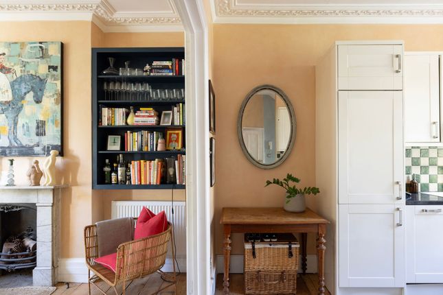 Basement & Ground Floor Flat, 13 Albert Street, London photo 3
