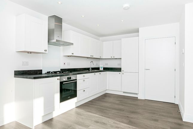 Lake House, Ottershaw, Chertsey photo 2