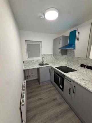 Flat D, 23, Portnall Road, London photo 3