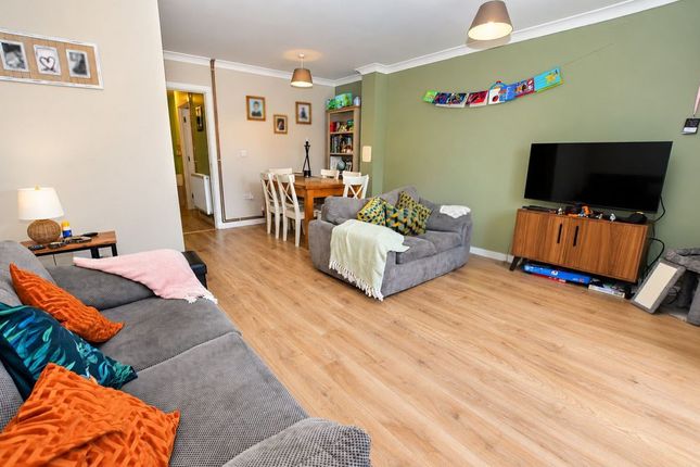 31, Oxford Gardens, Maidstone photo 3