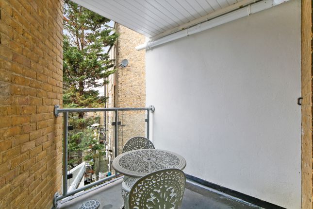 Old Timber Court, Chiswick photo 3