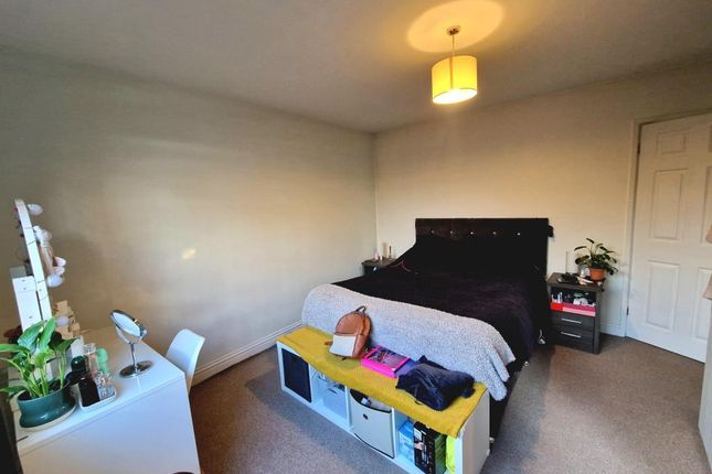 Flat for sale in Northern Road, Aylesbury