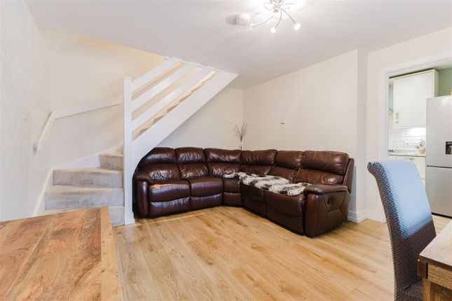 Peerless Drive, Uxbridge photo 2