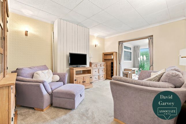10, Badger Hall Avenue, Benfleet photo 3