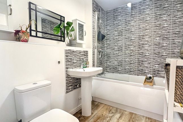 49 Blackham Road, Coalville photo 4