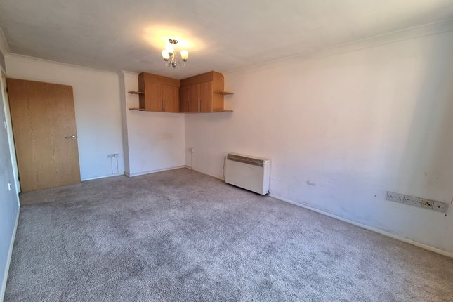 Flat to rent in Forton Road, Gosport