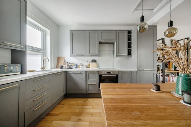 Flat 2, 35, Walpole Road, Teddington photo 2