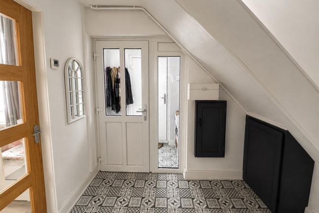 5, Wentworth Avenue, Macclesfield photo 2