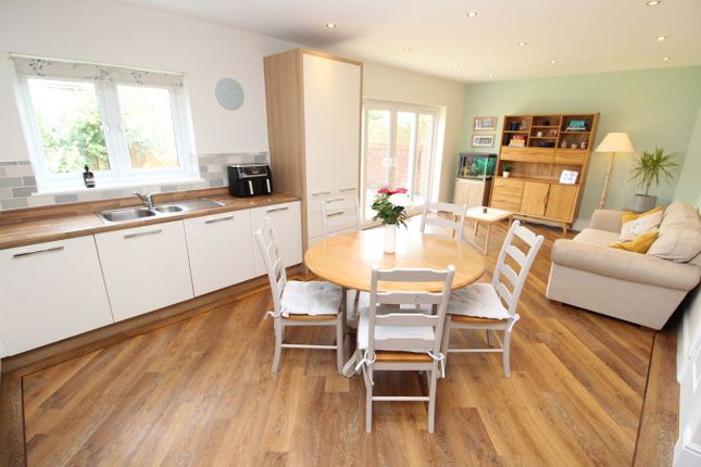 89, Jubilee Way, Leicester photo 2