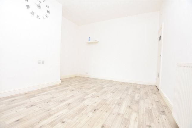 112, Zoar Street, Leeds photo 4