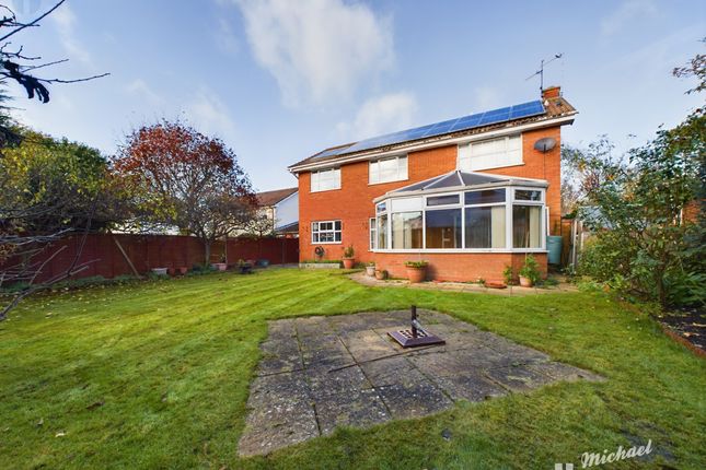 Detached house for sale in Hales Croft, Aylesbury