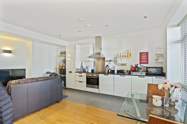 Flat to rent in The Retreat, Wandsworth