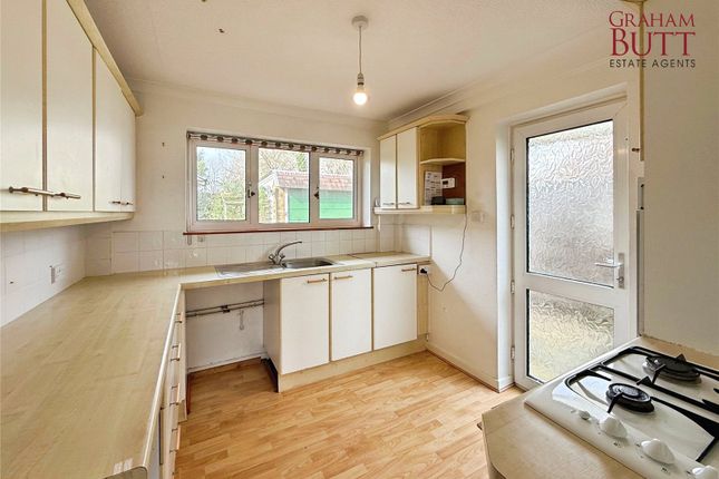 39, Oakcroft Gardens, West Sussex photo 4