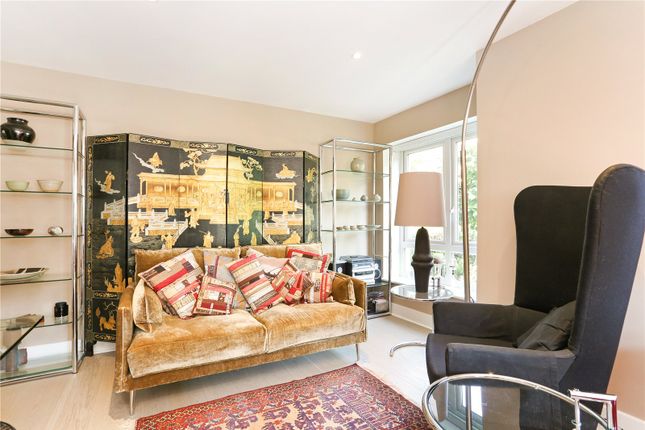 Flat for sale in Willesden Lane, London