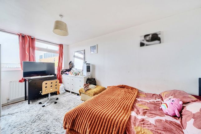 28, Cranwell Court, Croydon photo 4