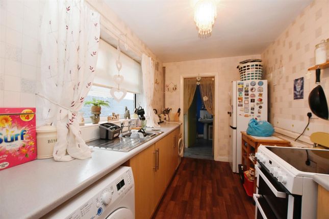 End terrace house for sale in Cadogan Street, Hull