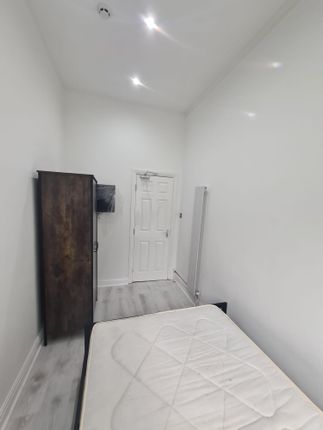 Room to rent in Croxteth Road, Liverpool