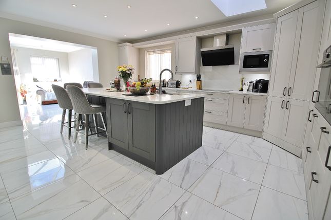 28, Rowlands Avenue, Waterlooville photo 2